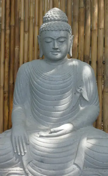 Artikelbild 2 des Artikels “Sitzender Buddha aus Flussstein in Bhumisparsha - Geste des Berührens der Erde. 120 cm Höhe. einzigartige Version “